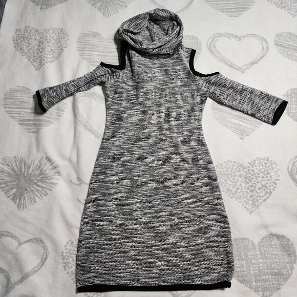 Jack by BB Dakota Dresses & Skirts - Jack by‎ BB Dakota Marylou Cold Shoulder Dress B&W - Size XS